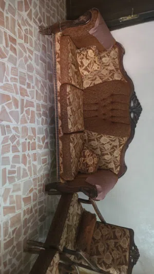 طقم كنب زان عدد 2 بحالة جيده