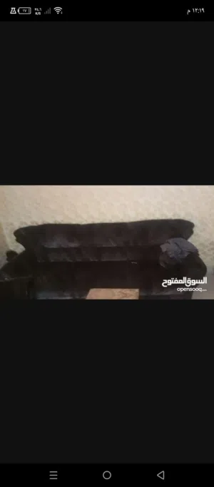 طقم كنب 8 مقاعد نضيف و خزانتين للبيع