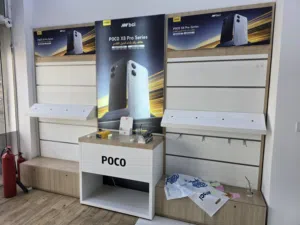 ديكور وأثاث محل للبيع (مكاتب، ميوزة عروض) بسعر مناسب