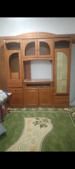 بوفيه خشب مستعمل خشبه لاتيه بحاجة لصيانة    خفيفة