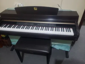 للبيع ديجتال بيانو ياماها كلافينوفا CLP-230