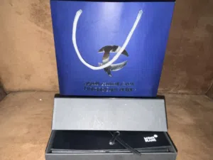 نظارات شمسية جديدة من الماركه الفاخرة مونت بلانك MONT BLANC الاصلية .