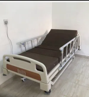سرير طبي وكرسي كهربائي احتياجات خاصه