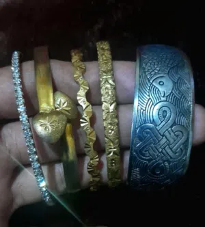 اساور وخواتم نحاس صافي طبي بسعر مناسب كلهم 12 دينار