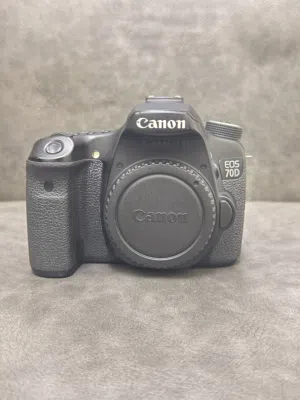 كاميرا EOS 70D مع ثلاث عدسات