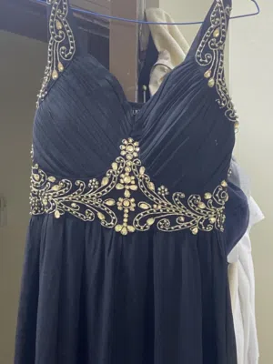 فستان اسود لبس مره وحده فقط من كويز