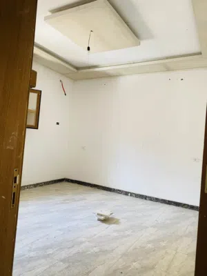 منزل للبيع في عين زارة طريق الابار