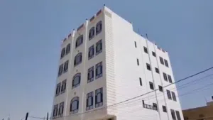 255 m2 . Landlord0