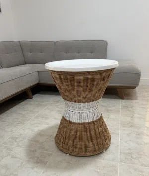 طاوله دائريه للقهوه سطحها من المعدن والابيض والخشب الراقي