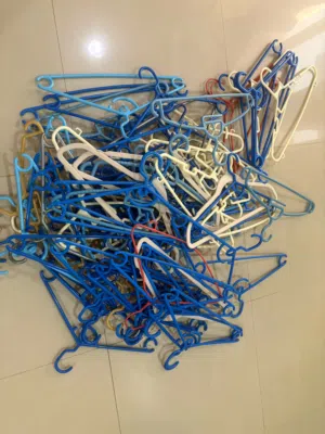 Clothes plastic hangers,total 75pc