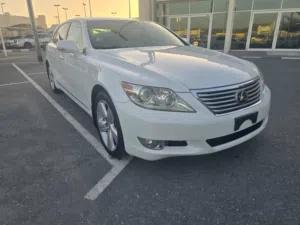 Used Lexus LS in Sharjah