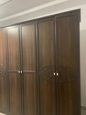دولاب مهني كبير وفيه خدمه توصيل