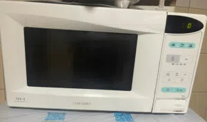Samsung 20 - 24 Liters Microwave in Hawally