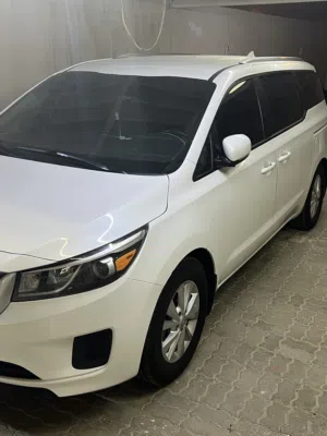 Used Kia Carnival in Buraimi