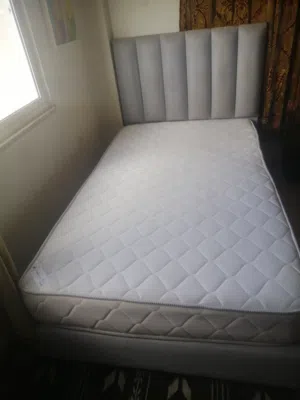 سرير مفرد ونص 120	*190 تفصيل خاص وليس تجاري مستعمل بحالة الوكالة مع فرشة زنبركية  للبيع قابل للتفاوض