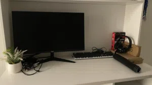 شاشه AOC 27 بوصه 100hz مع كيبورد وماوس وماوس باد و ساعه وشجره ( بكج كامل ) عينك ع وصف