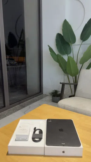 iPad Pro M4 256 gb مستخدم نظيف