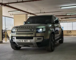 2022 Land Rover Defender P400 HSE Gcc ديفندر خليجي تحت الضمان