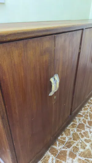 السلام عليكم عندي بوفيه فراش مستعمله للبيع