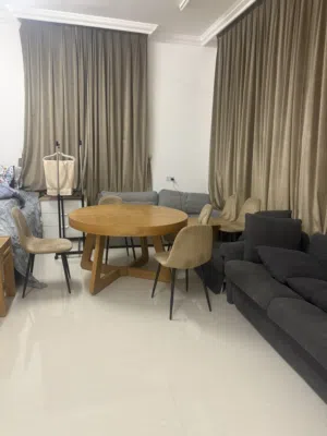 سفرة طاولة  وستة كراسي بسعر مناسب جدا