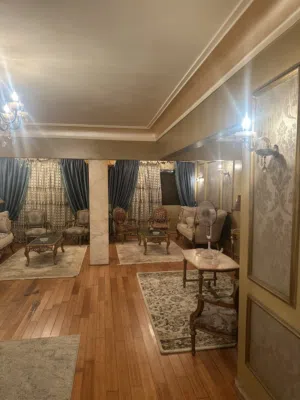 شقه 170 متر بشارع احمد عرابي بالمهندسين للبيع من المالك مباشره بموقع متميز و حيوي بشارع عدنان المدني