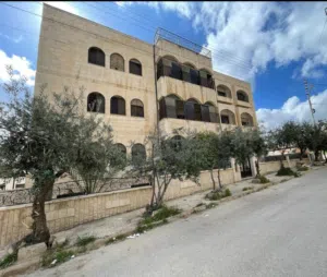 عمارة للبيع / بالقرب من مستشفى الملكة علياء العسكري و أكاديمية الشرطة الملكية / البيع كاش فقط