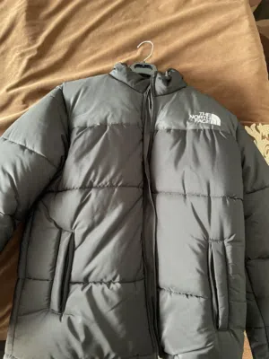جاكيت THE NORTH FACE من bs jackets جديد غير مستعمل ولا ملبوس بخامة فخمة