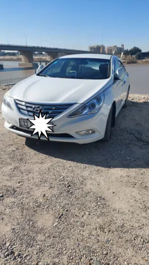 هونداي سوناتا مواصفات خليجي موديل 12سياره جاهزه من كل شي محرك وكير وتبريد صدر امامي وخلفي جديد سنويه