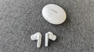 freebuds 5i huawei   قاعدة والسماعتين