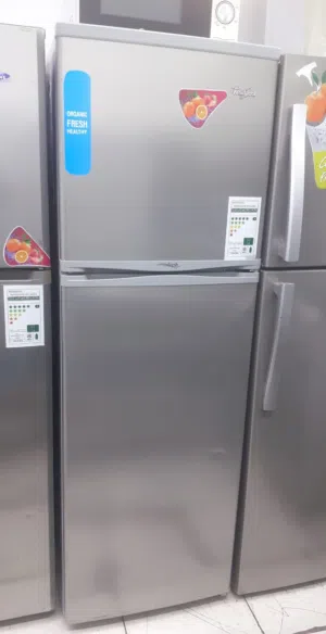 ثلاجة 10 قدم بحالة ممتازة جدا