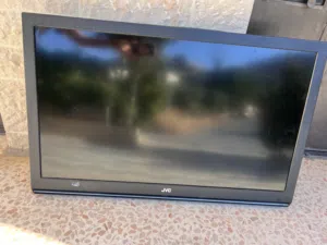 شاشة جي في سي شاشتها مكسورة