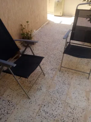كراسي بحر وحدائق جديدة ومريحة