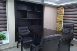 اثاث عيادة طبيب بحالة جيدة جدا للبيع