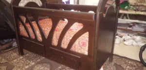 تخت خشب بحالة ممتازة للبيع
