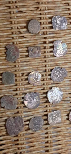 للبيع عملات معدنية قديمة تعود للعصور الإسلامية