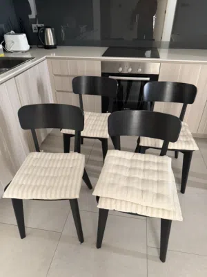 4 chairs no table