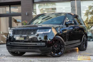 Range Rover Vogue Autobiography V8 2025 السيارة وارد و كفالة الشركة و قطعت مسافة 22,000