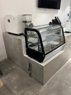 ثلاجه عرض للكيك جديده لم تستخدم