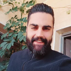 حسام ابو آدم