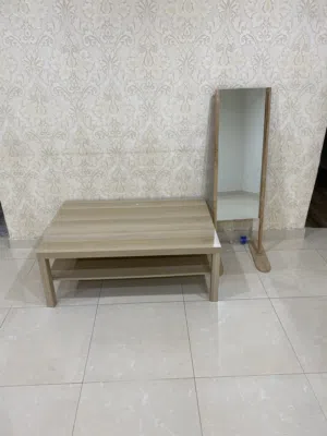 للبيع طاوله مع منظره نظيف جدا