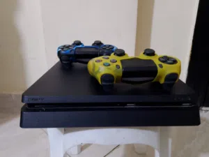 زي الجديد PlayStation 4 Ps4 Slim 500GB باكدج كامل+2 دراع+25 لعبة