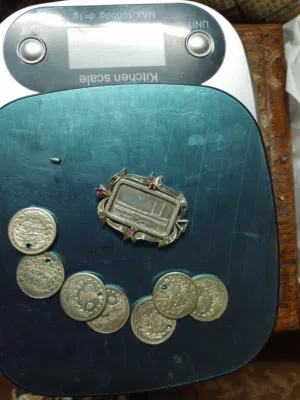 فضة للبيع 7 ليرات وزن 28 واونصة مع اليرواز وزن 24