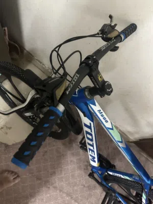 دراجه هوائية أصلية 26 بوصه هيكل ألمنيوم TOTEM بحالة كجديد M600 بحاله المصنع جنوط سبور صب كل اجزاء