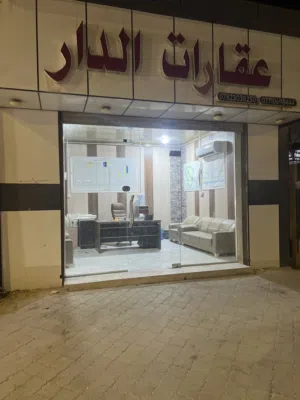محل للايجار العنوان الزبير شارع المحكمه الجديده  مع واجه جام وباب كبنك واثاث مكتب وتبريد جاهز