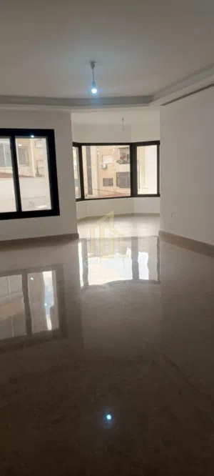 في أرقى مناطق الرابية شقة أرضية 400م بإطلالة مميزة جدا وبتشطيبات فلل/ ref 5085