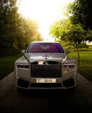 Rent Rolls Royce Cullinan Black Badge تأجير رولز رويس كولينان بلاك بادج
