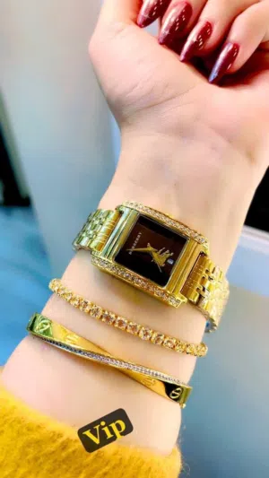 ساعة نسائي BURBERRY  حضور قوي