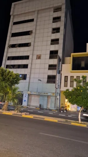 مبنى تجاري للبيع
