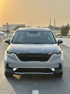 1200 AED /MONTH - 0% DP - 2022 KIA CARNIVAL EX  - كيا كارنفال بلون مميز متاحة للتقسيط بدون دفعة اولى