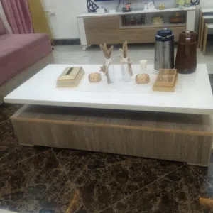 ديكور شاشه وطاولة وسط مع طربيزات سيرفس